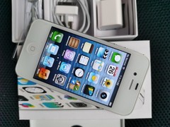 Apple iPhone 4s 8/16/32/64GB Black/White UNLOCKED – Working Grade