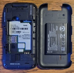 Nokia 2760 Flip / N139DL – Black ( TracFone ) 4G VoLTE Flip Phone – Bundled