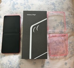 Samsung Galaxy Z Flip7 512GB Flip 12MP Coral Open Box w/ Box + USB Unlocked