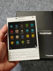 BlackBerry Passport Q30 (SQW100-1) 32GB+3GB 4G Unlocked Smartphone-Three colors