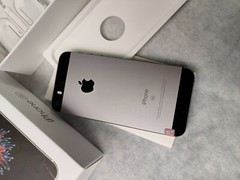 Very New Apple iPhone SE 1st Gen 128GB – Space Gray (Unlocked) With Box