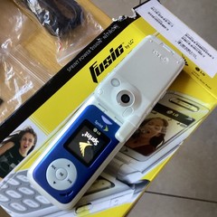 Vintage LG FUSIC – 23 MB Blue White Sprint Cellphone With Blue Tooth MP3 FM GPS