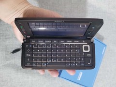 Nokia E Series E90 Communicator ,3G , Symbian , Business Foldable Keyboard