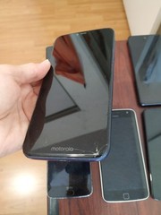 Lot of 8 Motorola Moto Z2 / G7 Power and other For parts