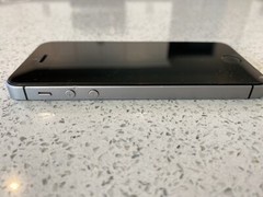 Apple iPhone SE – 16GB – Silver (T-Mobile) A1662 (CDMA + GSM)