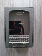 BlackBerry Q10 (Unlocked) 8MP 4G 16GB GPS Bluetooth OS10 Cellphone Works well